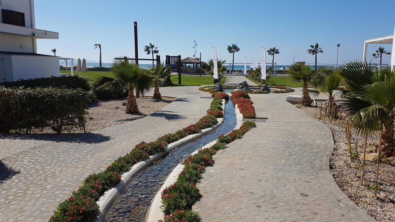 Aphrodite Beachfront Penthouse Apartment Ghaziveran Luaran gambar