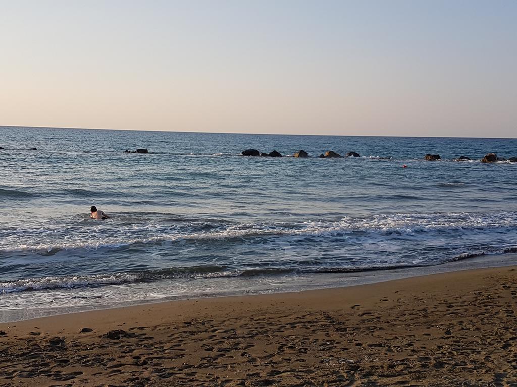 Aphrodite Beachfront Penthouse Apartment Ghaziveran Luaran gambar