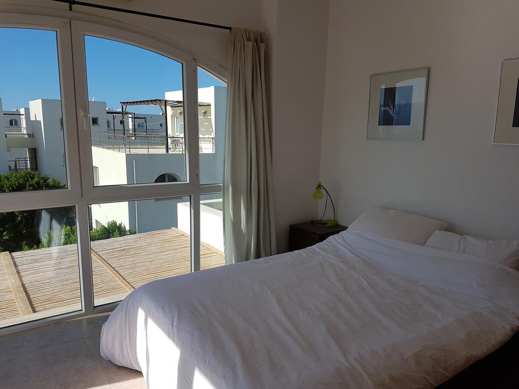 Aphrodite Beachfront Penthouse Apartment Ghaziveran Luaran gambar