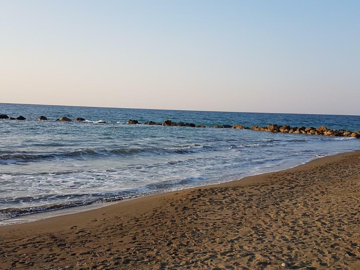 Aphrodite Beachfront Penthouse Apartment Ghaziveran Luaran gambar