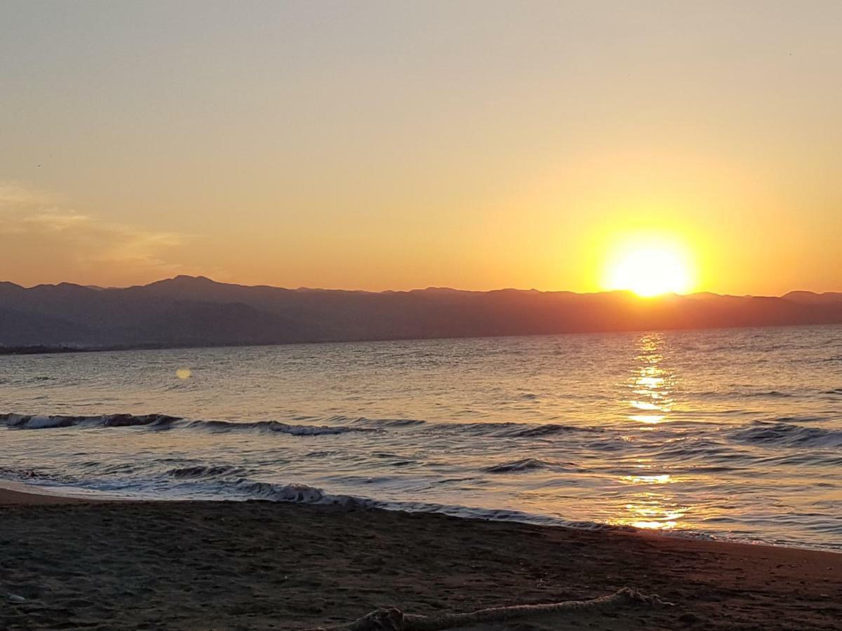 Aphrodite Beachfront Penthouse Apartment Ghaziveran Luaran gambar